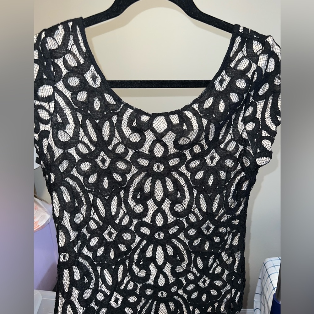 Banana Republic Black Lace Short Sleeve Top! Size Small